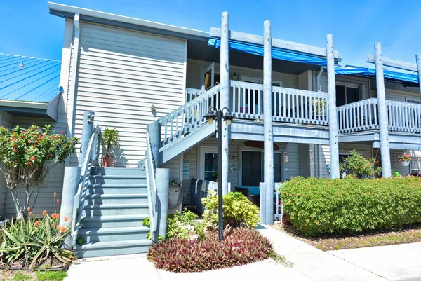 $199,900 | 1555 Northeast Beacon Drive, Unit 1006, Jensen Beach, FL 34957