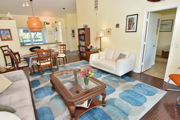 $199,900 | 1555 Northeast Beacon Drive, Unit 1006, Jensen Beach, FL 34957