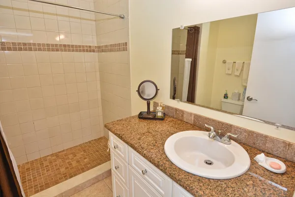 $199,900 | 1555 Northeast Beacon Drive, Unit 1006, Jensen Beach, FL 34957