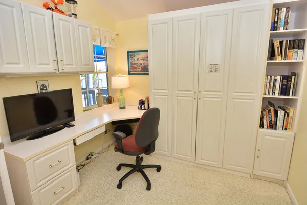 $199,900 | 1555 Northeast Beacon Drive, Unit 1006, Jensen Beach, FL 34957