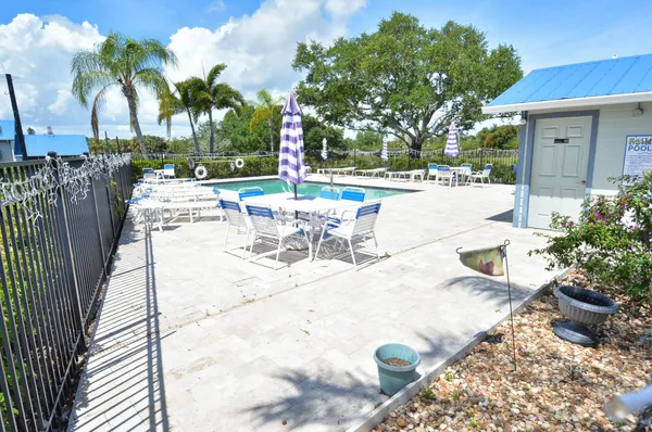 $199,900 | 1555 Northeast Beacon Drive, Unit 1006, Jensen Beach, FL 34957