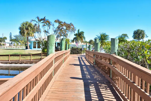 $199,900 | 1555 Northeast Beacon Drive, Unit 1006, Jensen Beach, FL 34957