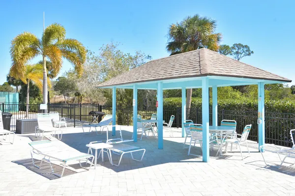 $199,900 | 1555 Northeast Beacon Drive, Unit 1006, Jensen Beach, FL 34957