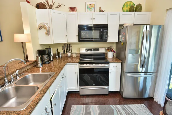 $199,900 | 1555 Northeast Beacon Drive, Unit 1006, Jensen Beach, FL 34957