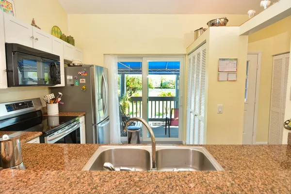 $199,900 | 1555 Northeast Beacon Drive, Unit 1006, Jensen Beach, FL 34957