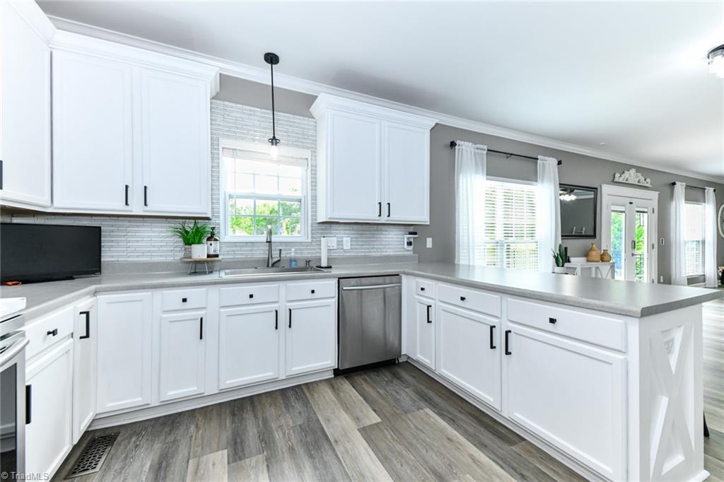 1430 Raspberry Run Graham, NC 27253 - Photo 12 of 35 Gallery Image 12