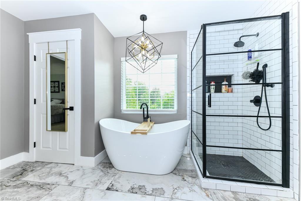 1430 Raspberry Run Graham, NC 27253 - Photo 28 of 35 Soaker tub