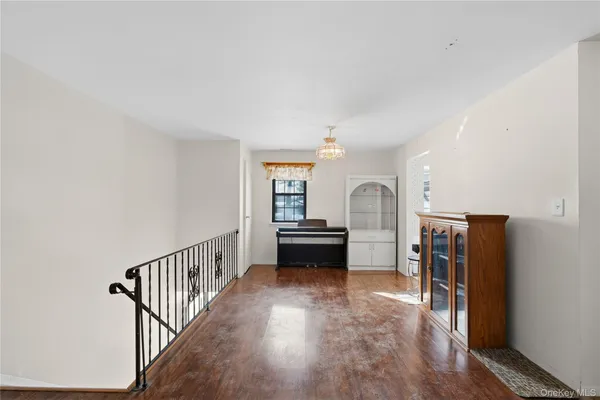 $260,000 | 19 Newbrook Lane, Unit 19, Bay Shore, NY 11706