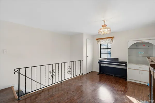 $260,000 | 19 Newbrook Lane, Unit 19, Bay Shore, NY 11706