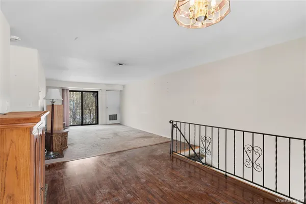 $260,000 | 19 Newbrook Lane, Unit 19, Bay Shore, NY 11706