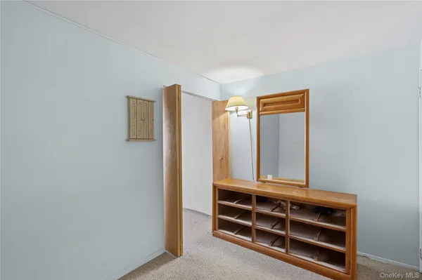 $260,000 | 19 Newbrook Lane, Unit 19, Bay Shore, NY 11706