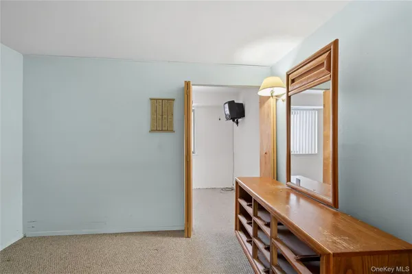 $260,000 | 19 Newbrook Lane, Unit 19, Bay Shore, NY 11706