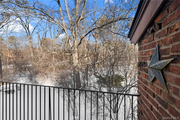 $260,000 | 19 Newbrook Lane, Unit 19, Bay Shore, NY 11706