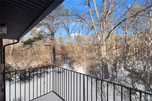 $260,000 | 19 Newbrook Lane, Unit 19, Bay Shore, NY 11706