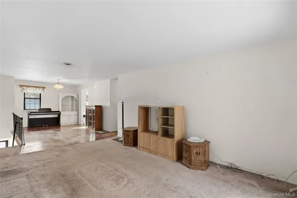 $260,000 | 19 Newbrook Lane, Unit 19, Bay Shore, NY 11706