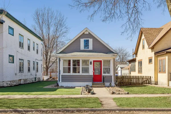 $300,000 | 607 Simpson Street, St. Paul, MN 55104