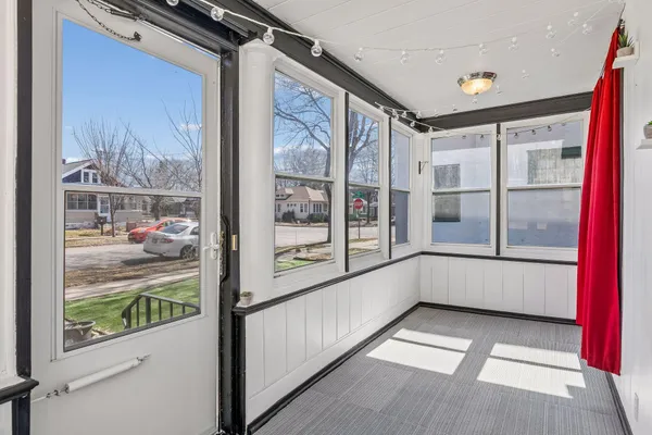 $300,000 | 607 Simpson Street, St. Paul, MN 55104