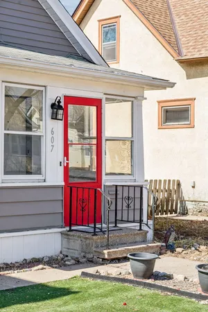 $300,000 | 607 Simpson Street, St. Paul, MN 55104