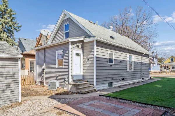 $300,000 | 607 Simpson Street, St. Paul, MN 55104