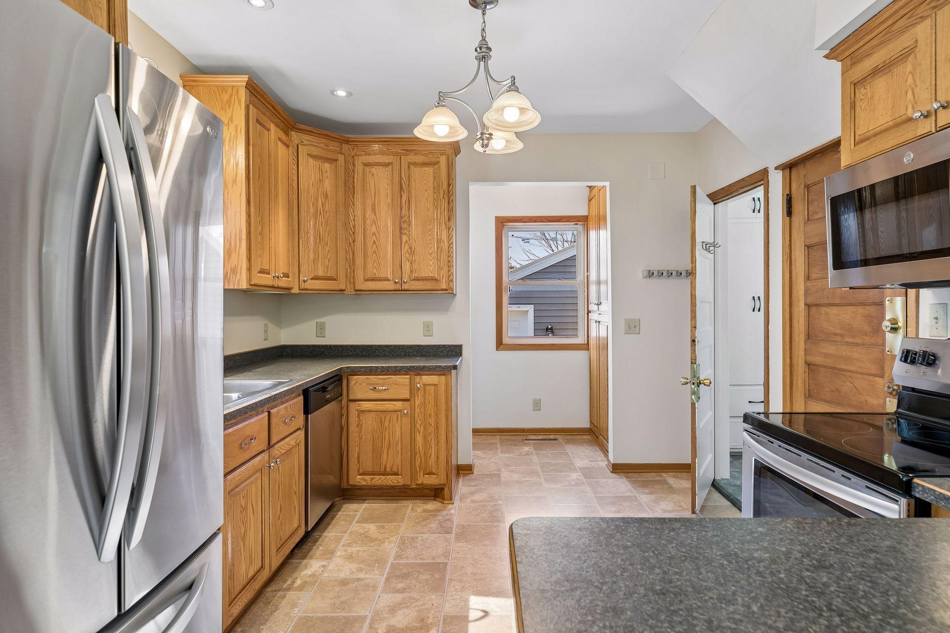 607 Simpson Street St. Paul, MN 55104 - Photo 5 of 43