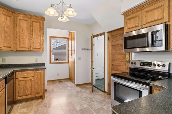 $300,000 | 607 Simpson Street, St. Paul, MN 55104