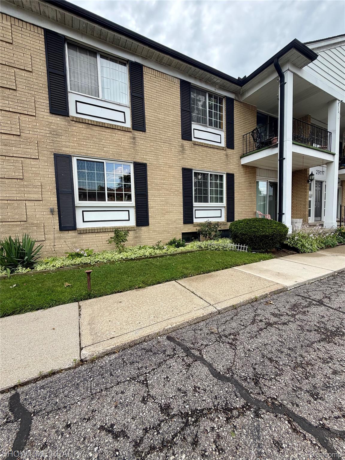 29117 Hayes Road, Unit 3 Warren, MI 48088 - Photo 1 of 14 IMG_1120.jpeg