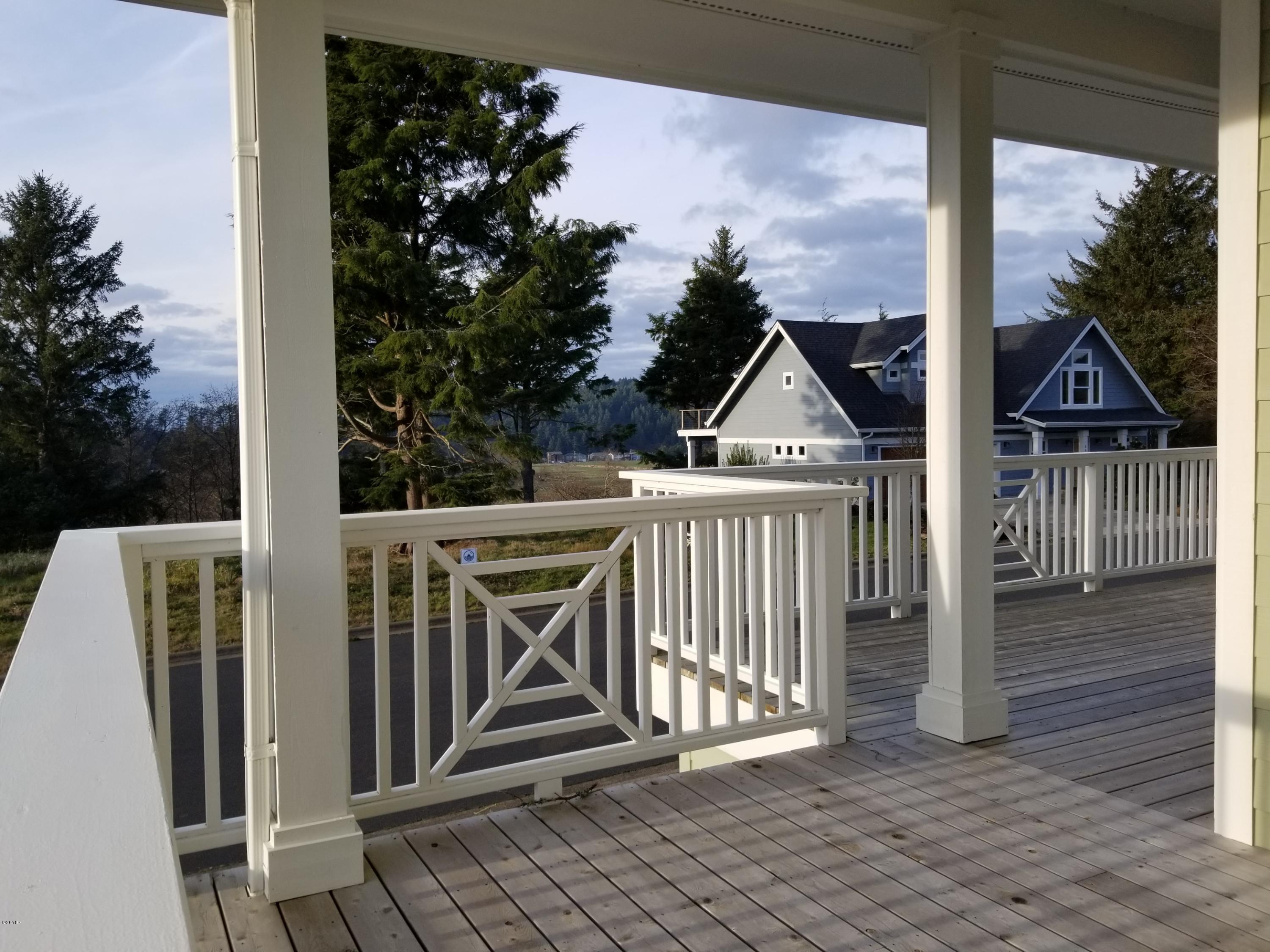 34790 Lahaina Loop Road Pacific City, OR 97135 - Photo 5 of 30 Porch Transition