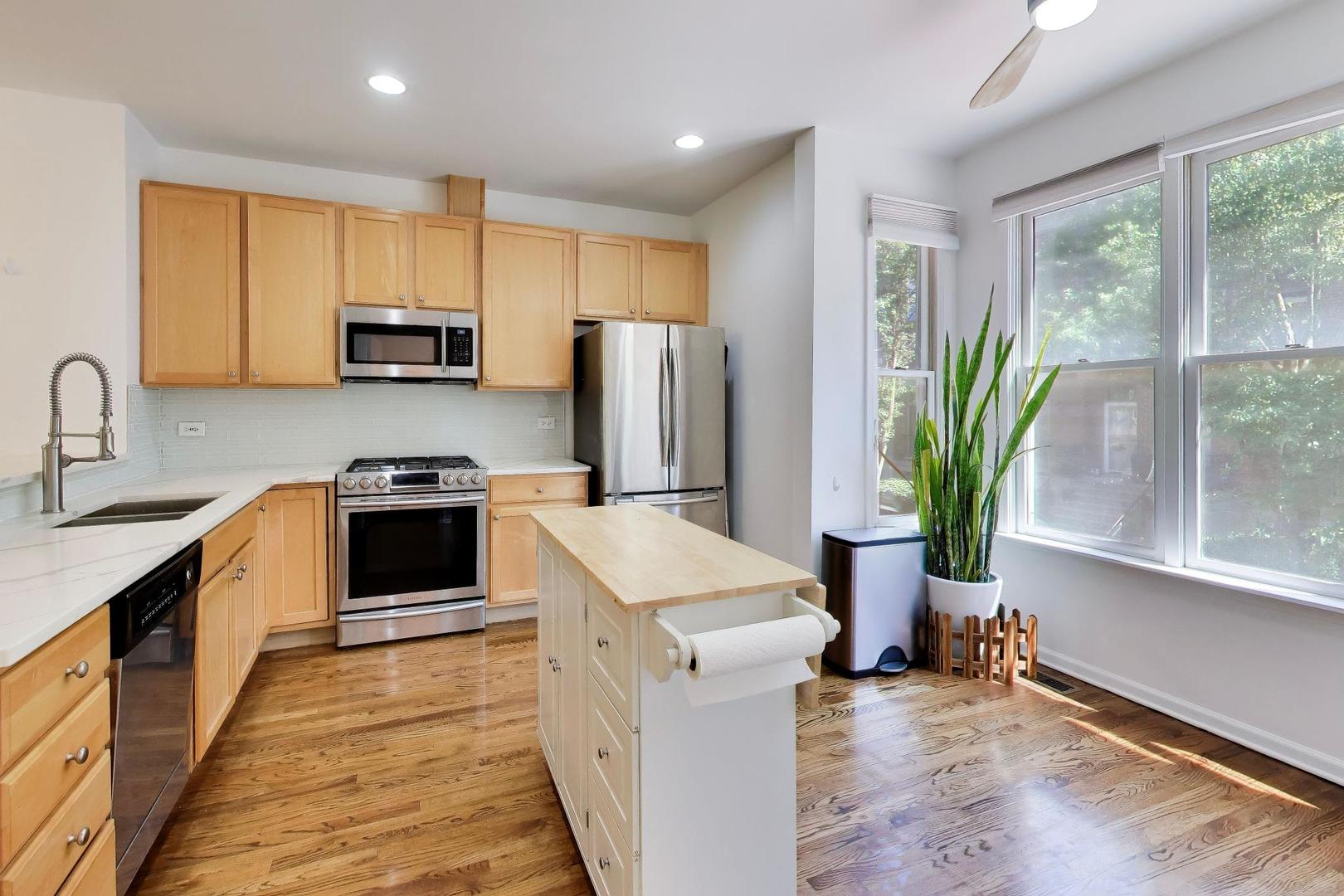 1225 West Lexington Street, Unit 1225 Chicago, IL 60607 - Photo 2 of 16