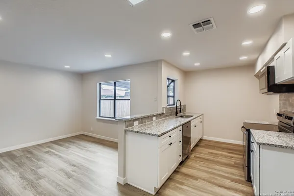 $2,100 | 520 Marilyn Drive, Schertz, TX 78154