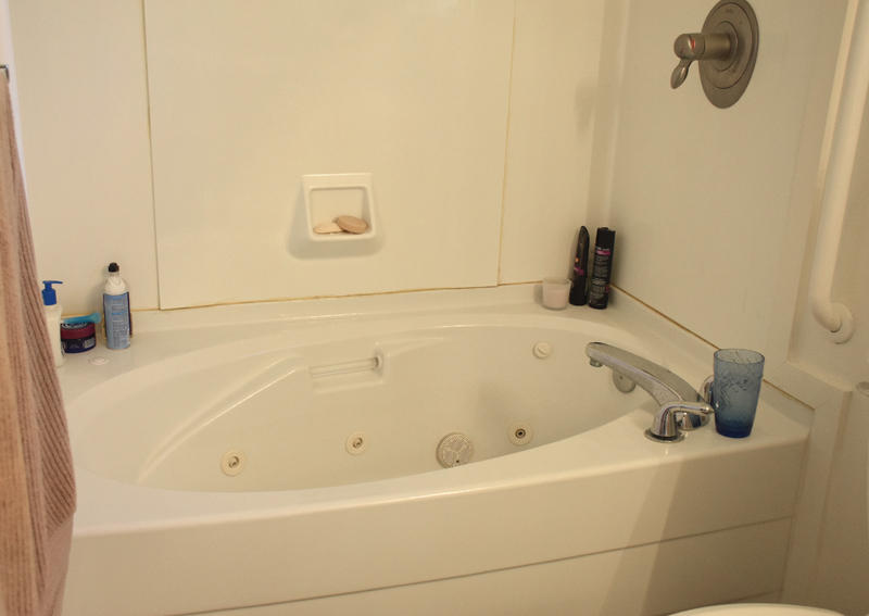 28899 Whitmore Road Whitmore, CA 96096 - Photo 17 of 43 Jetted tub in master bath