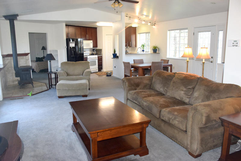 28899 Whitmore Road Whitmore, CA 96096 - Photo 9 of 43 Living room