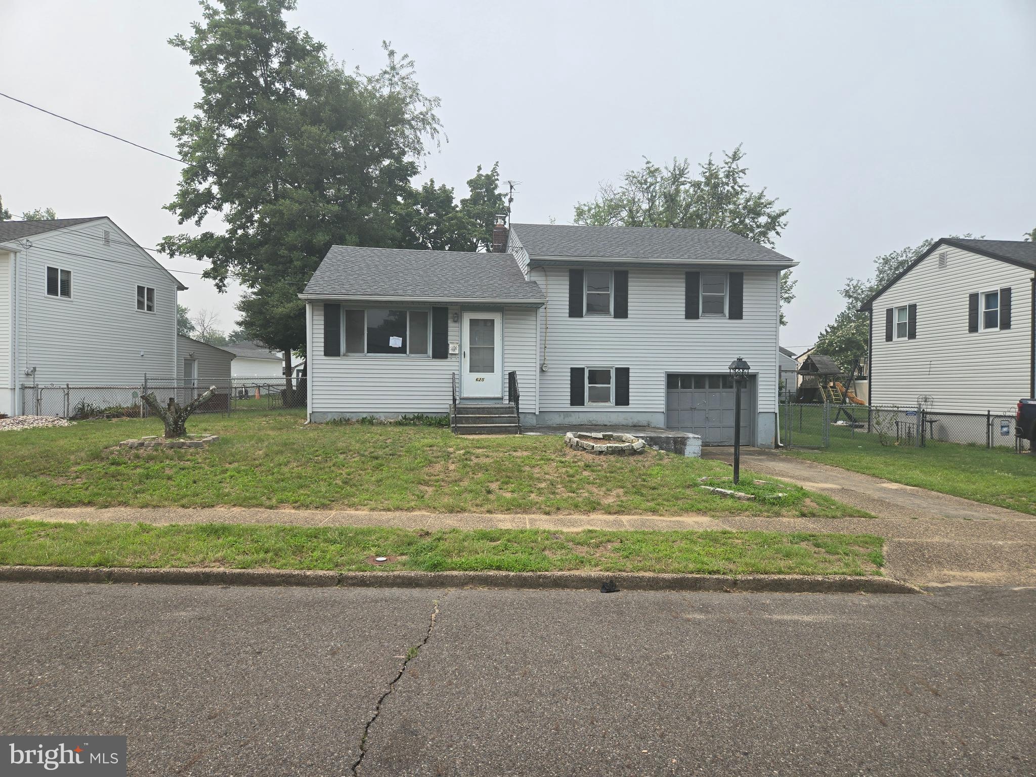 625 Andrea Road Runnemede, NJ 08078 - Photo 1 of 14 Front View