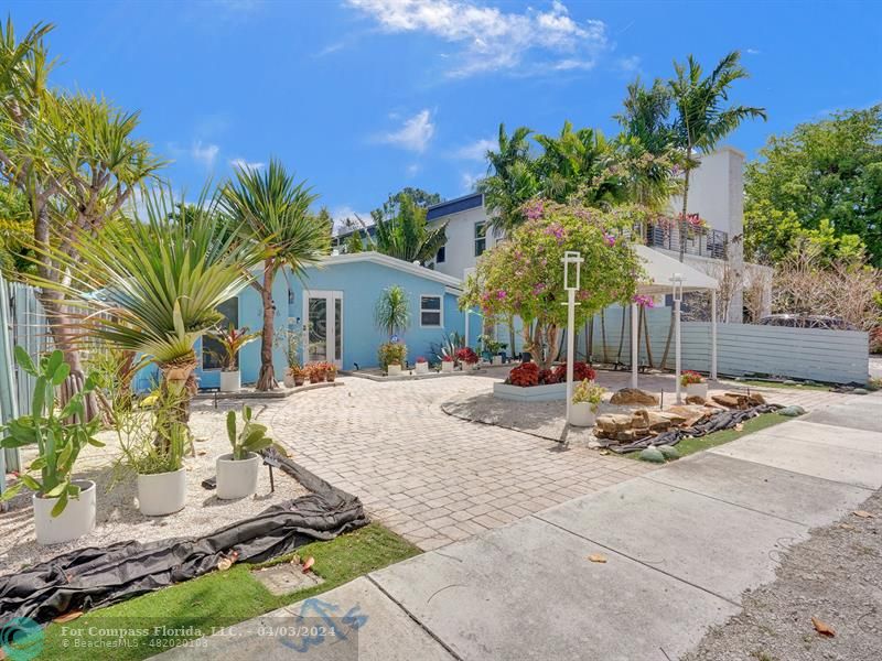 2506 Northeast 6th Ave  