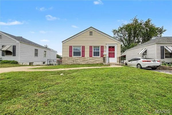 $200,000 | 10725 St Lawrence Lane, St. Ann, MO 63074