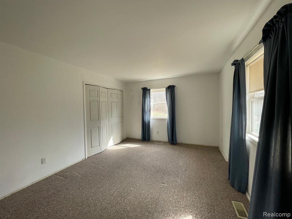 5559 Tipsico Lake Road Holly, MI 48442 - Photo 7 of 17