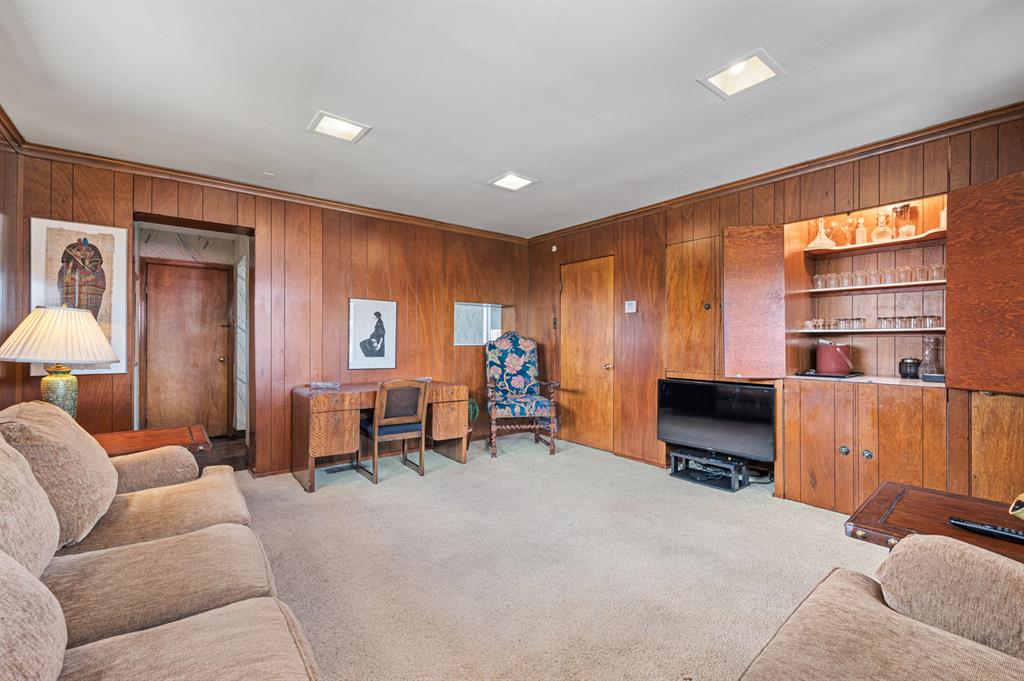 525 Loretto Road Pittsburgh, PA 15217 - Photo 16 of 41 Gallery Image 16