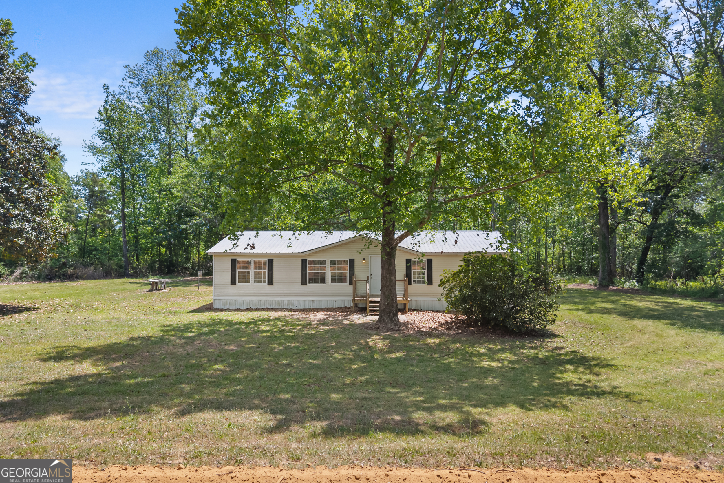 3347 Dickey Road Millen, GA 30442 - Photo 4 of 31 a front view of a house with garden