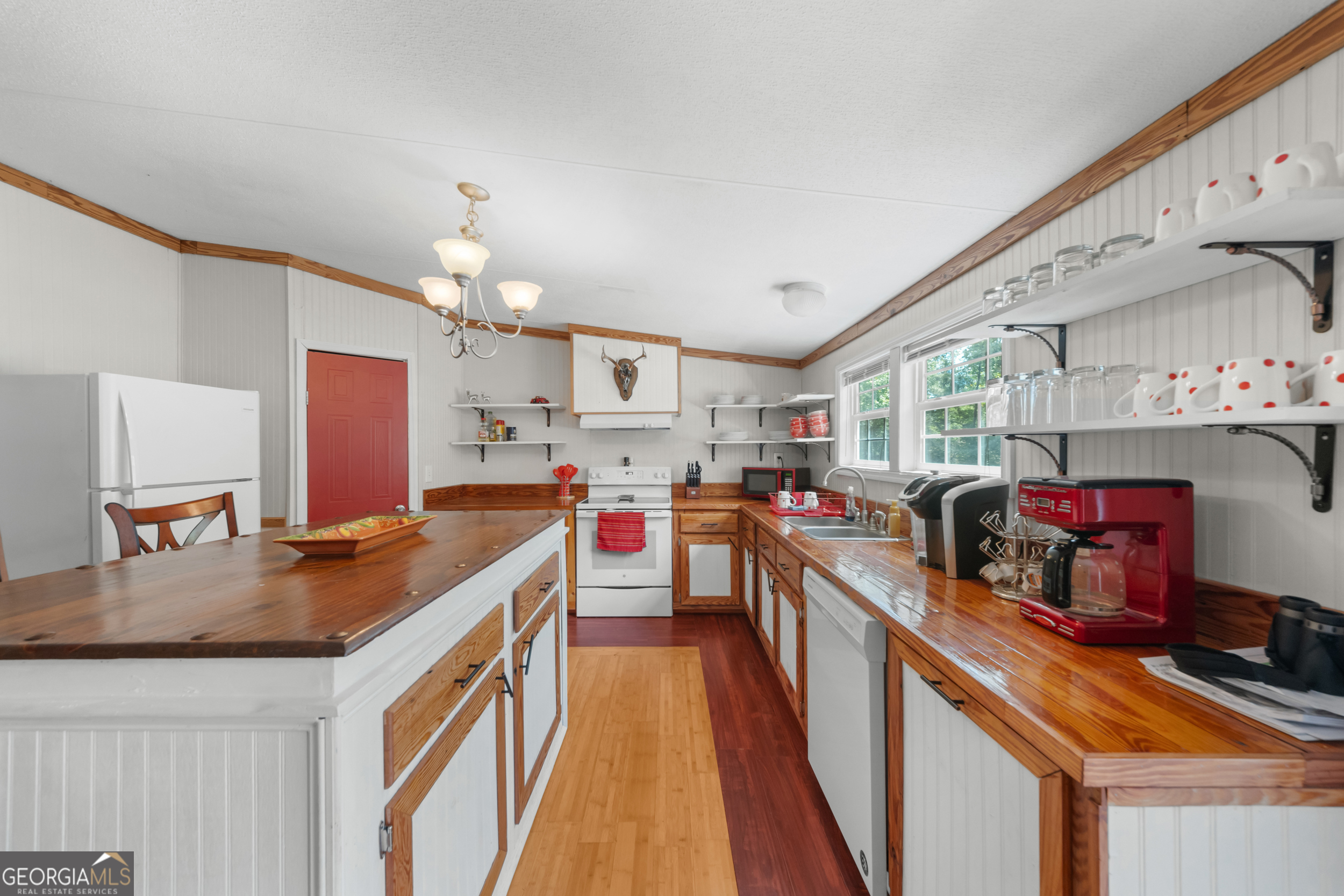 3347 Dickey Road Millen, GA 30442 - Photo 10 of 31 a kitchen with lots of counter top space
