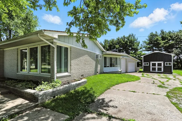 $264,000 | 8303 West 400th Street South, Russiaville, IN 46979