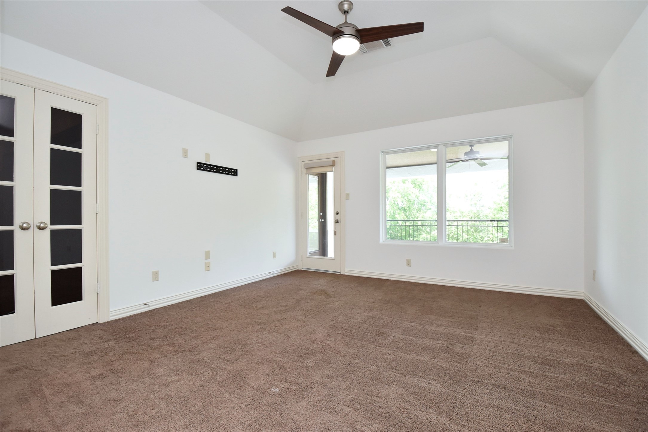 2014 Split Branch Court Houston, TX 77077 - Photo 25 of 47 an empty room with windows