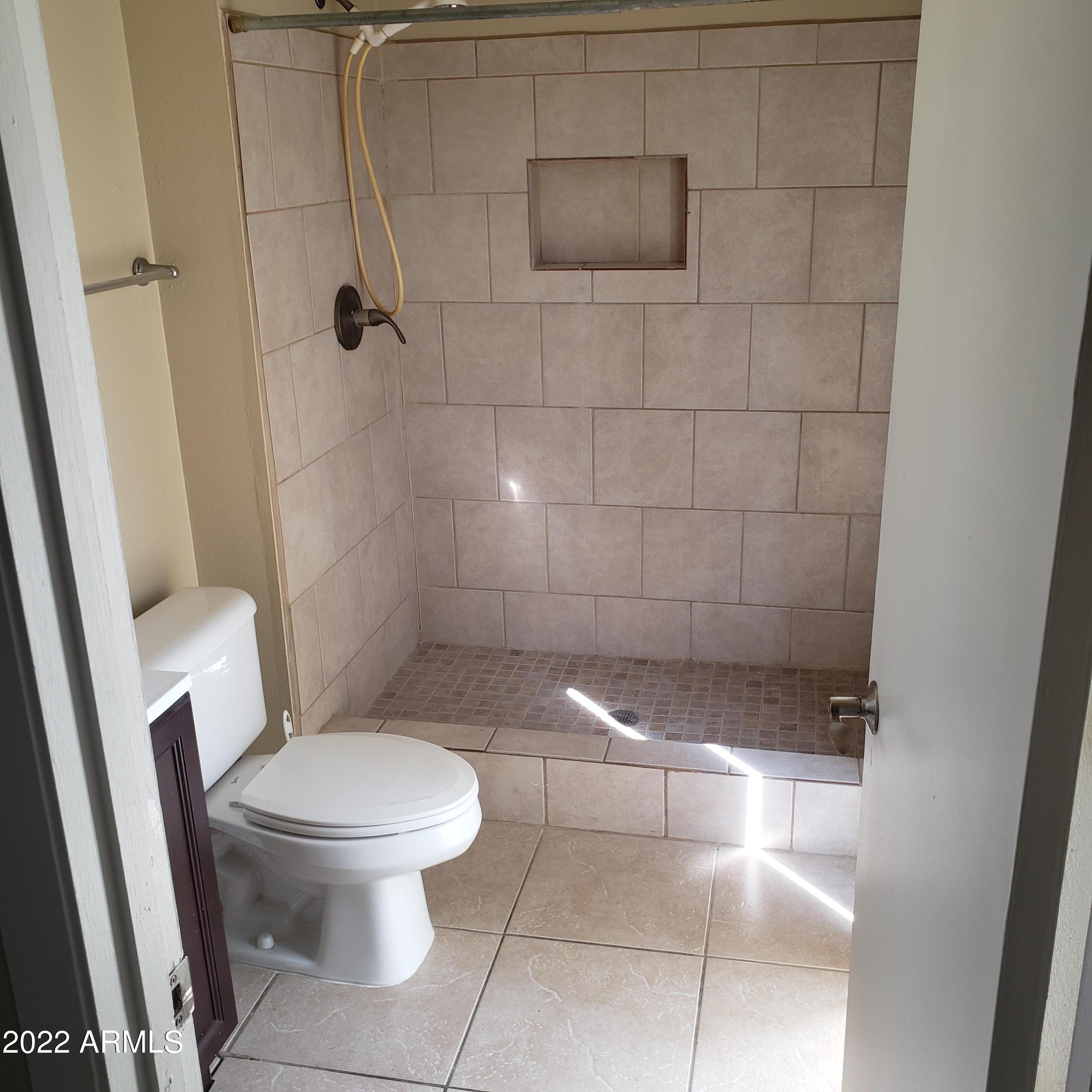 7419 West Hatcher Road Peoria, AZ 85345 - Photo 11 of 12 HATCHER MASTER BATH