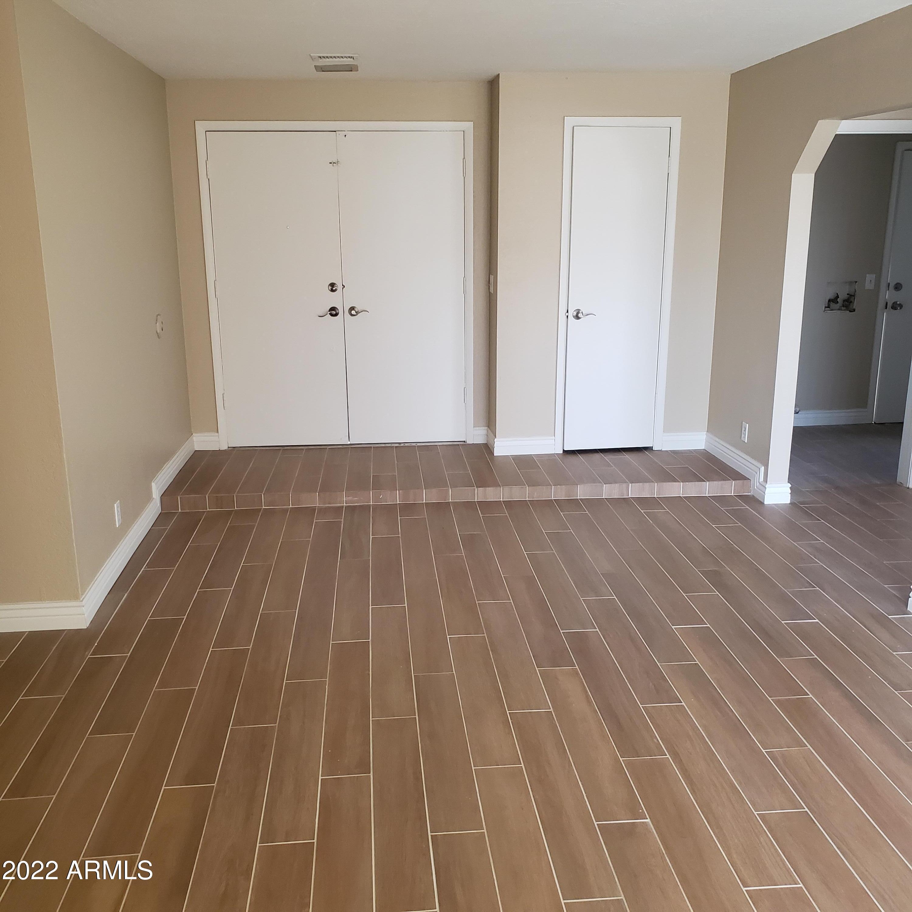 7419 West Hatcher Road Peoria, AZ 85345 - Photo 7 of 12 HATCHER 1ST LIVING ROOM