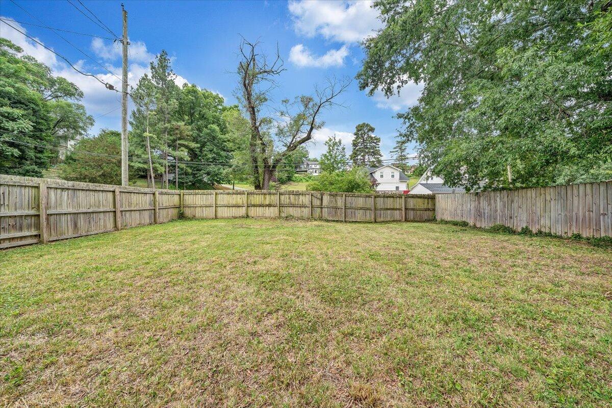 1002 Howbert Avenue Southwest Roanoke, VA 24015 - Photo 28 of 29 37-MIB01578