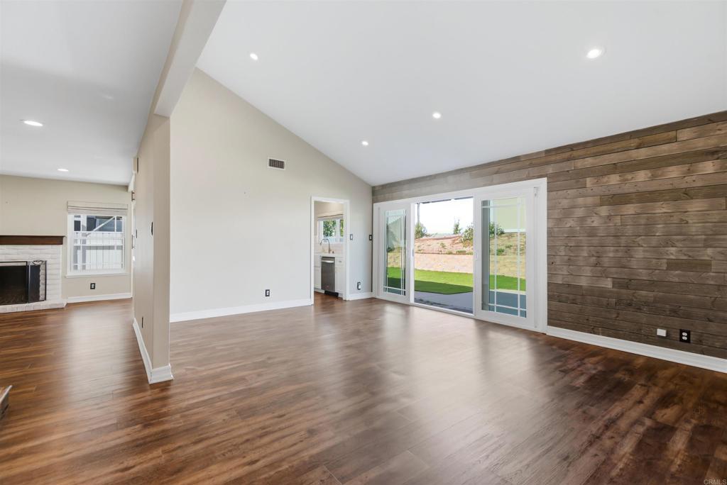 1693 Downing Street Simi Valley, CA 93065 - Photo 12 of 39 Entry