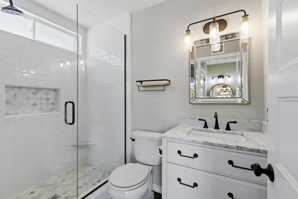 1693 Downing Street Simi Valley, CA 93065 - Photo 20 of 39 Primary bath