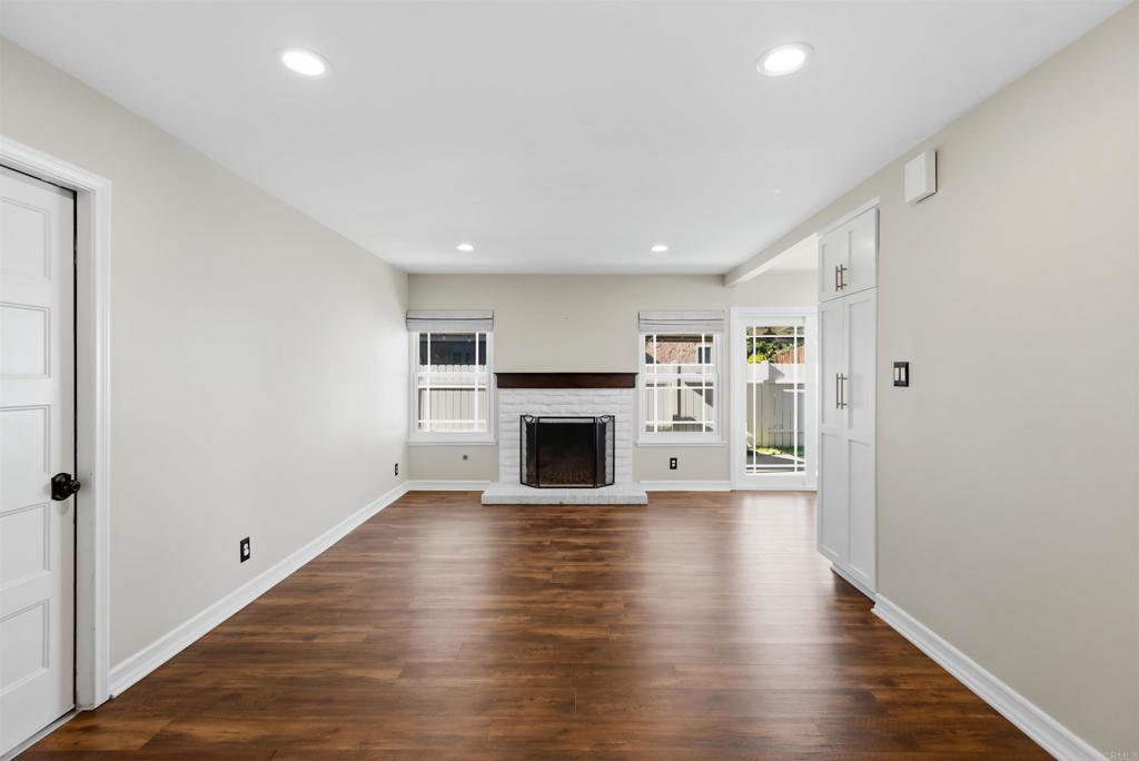 1693 Downing Street Simi Valley, CA 93065 - Photo 4 of 39 Looking from front door into dinning area. garage door located in left side of photo.