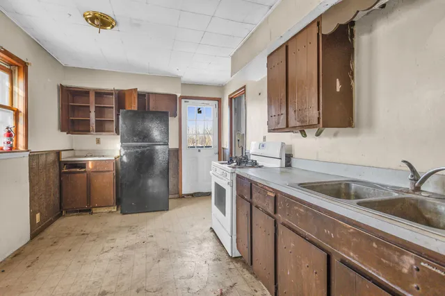 $74,900 | 2010 Lansing Avenue, Jackson, MI 49202