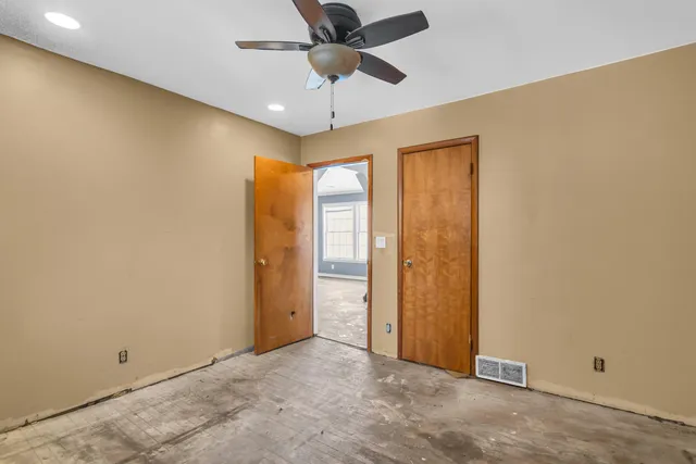 $74,900 | 2010 Lansing Avenue, Jackson, MI 49202