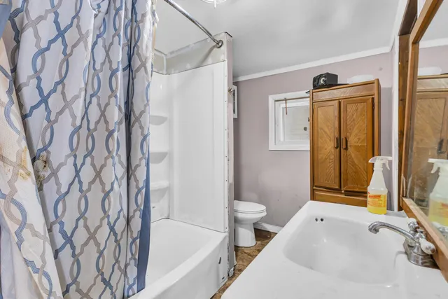 $74,900 | 2010 Lansing Avenue, Jackson, MI 49202