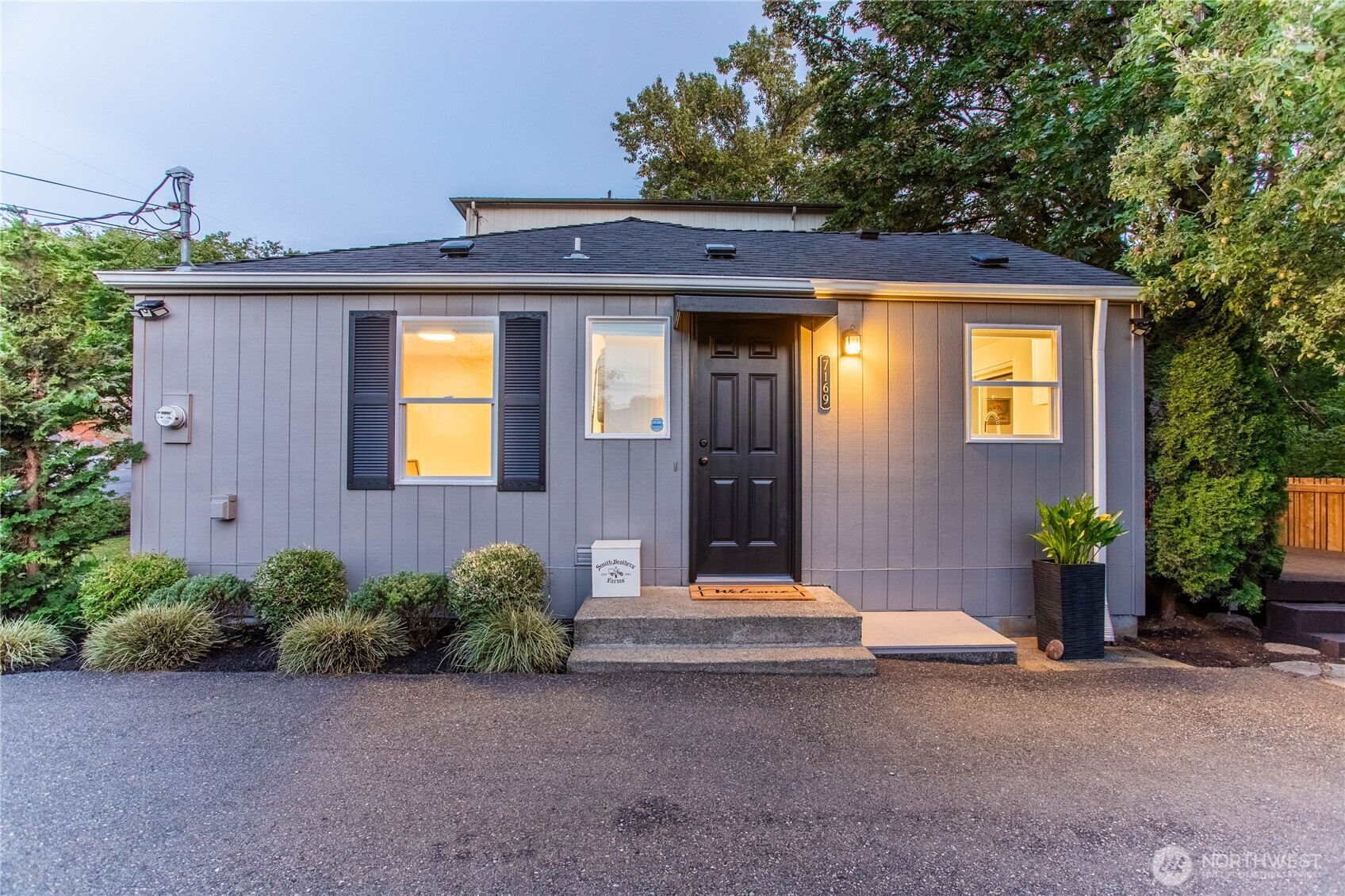 7169 18th Avenue Southwest Seattle, WA 98106 - Photo 1 of 31